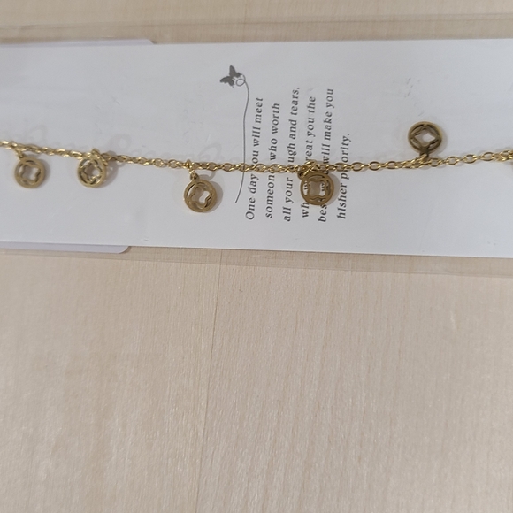 ππNEWππ CUTE!! 18kt Gold Plated over SS Hollow Cut Clover Bracelet - Picture 5 of 16
